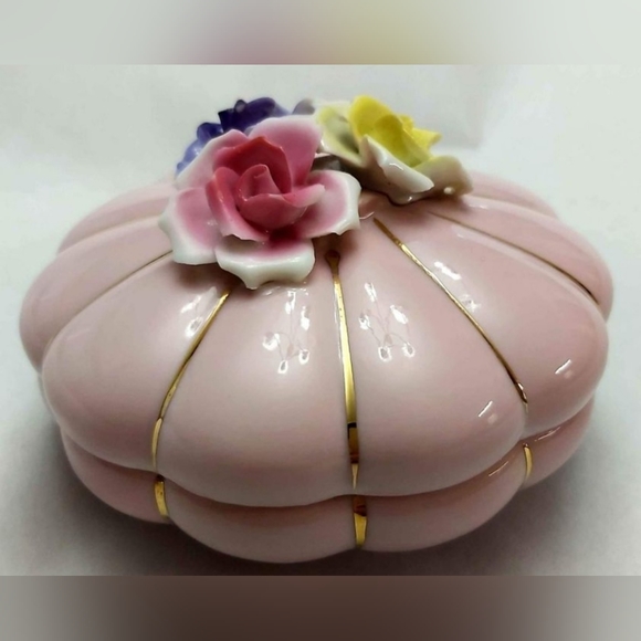 Vintage porcelain trinket box - Picture 3 of 7